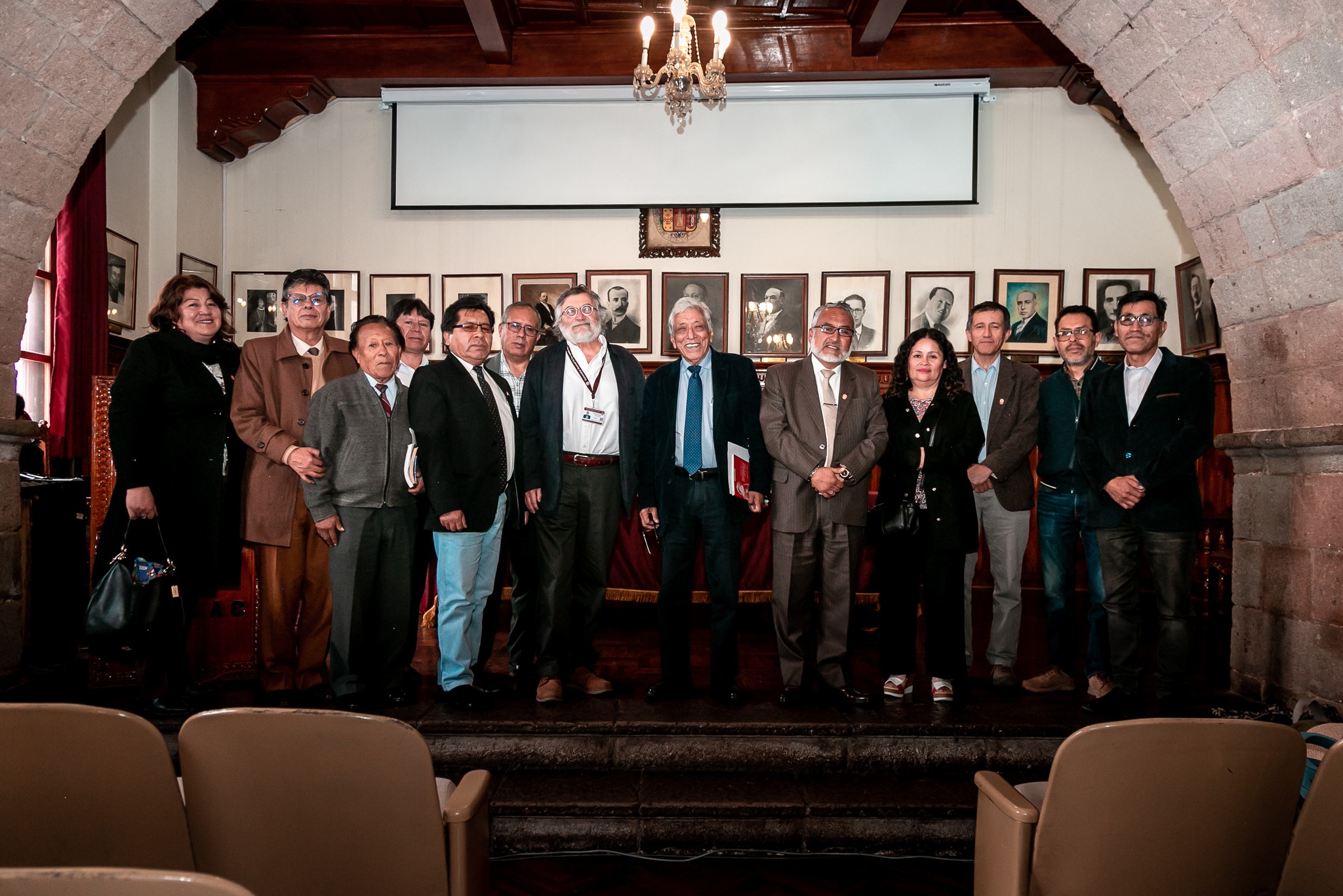 CONFERENCIA MAGISTRAL: DR. HERACLIO BONILLA MAYTA «METÁFORA DE LA REALIDAD DE LA INDEPENDENCIA DEL PERÚ»