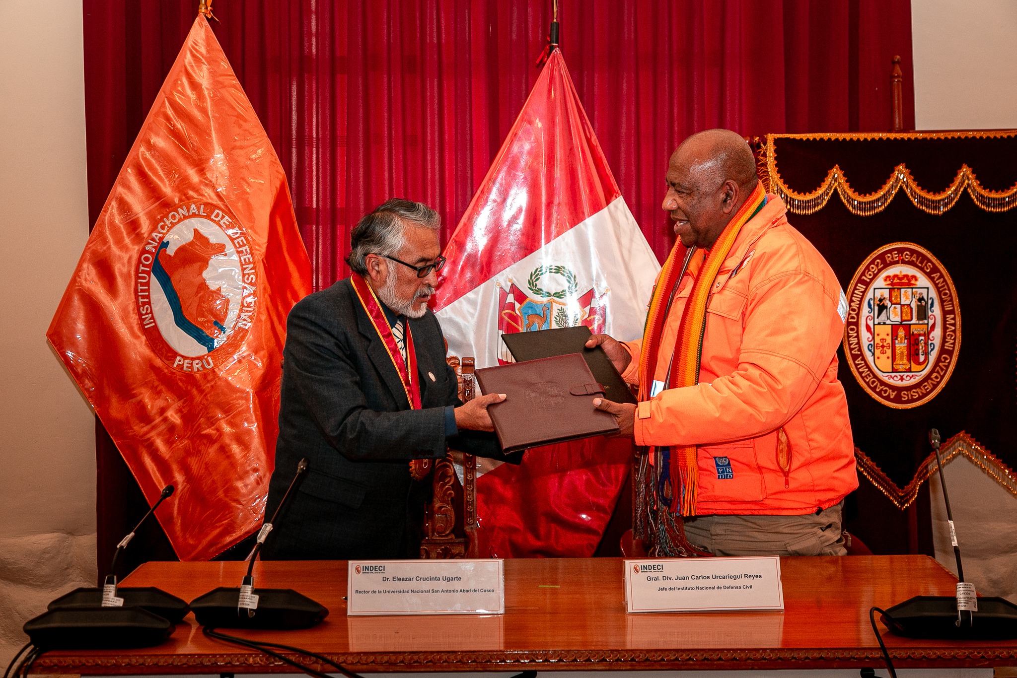 Firma de convenio marco de cooperación interinstitucional entre la UNSAAC y el INDECI