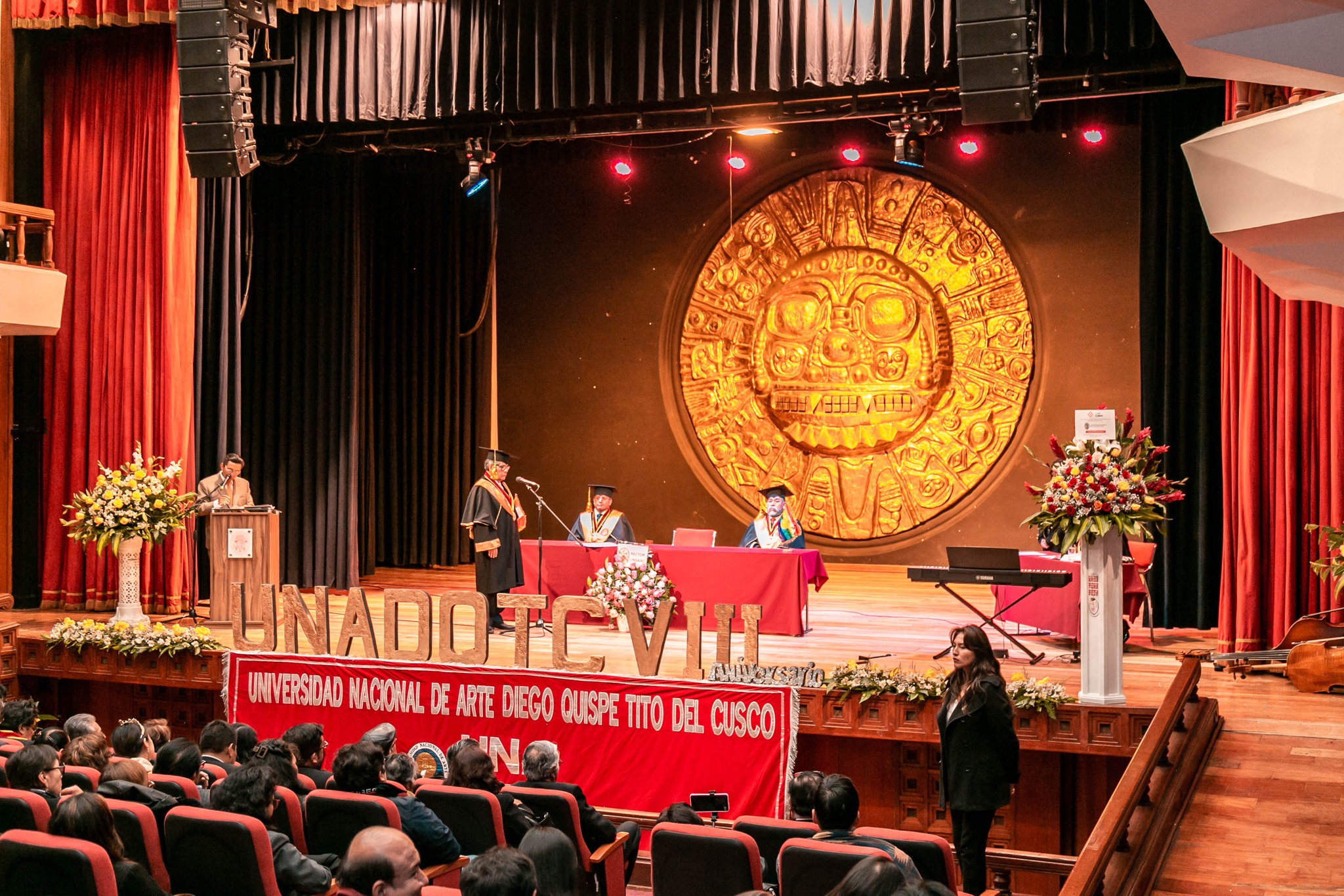UNSAAC PRESENTE EN CEREMONIA POR EL VIII ANIVERSARIO DE LA UNIVERSIDAD NACIONAL DE ARTE DIEGO QUISPE TITO
