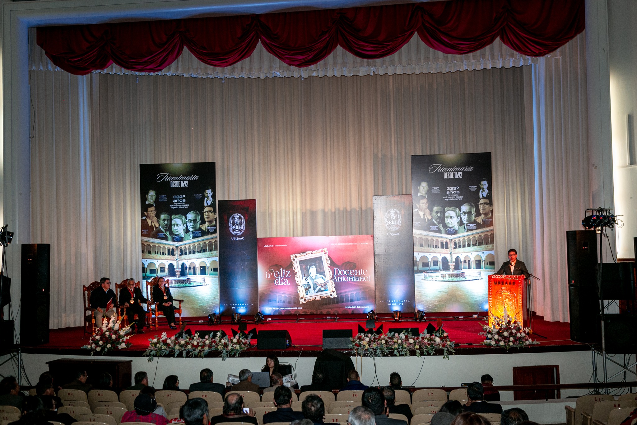 UNSAAC REALIZÓ CEREMONIA POR EL DÍA DEL DOCENTE UNIVERSITARIO ANTONIANO