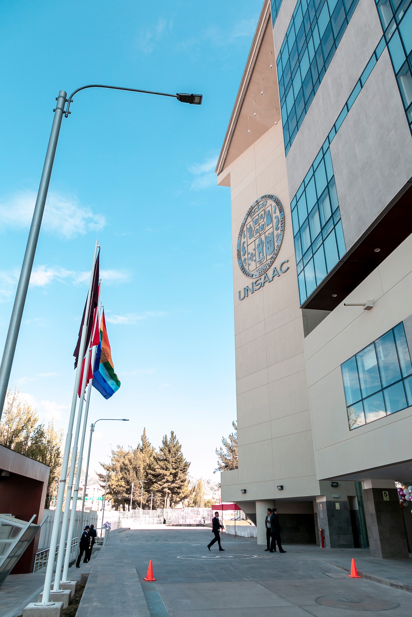 ALTA DIRECCIÓN ENTREGA Y PONE EN FUNCIONAMIENTO EL NUEVO EDIFICIO DE GESTIÓN INSTITUCIONAL PARA LA MEJORA CONTINUA DE LA CALIDAD EN LA UNSAAC