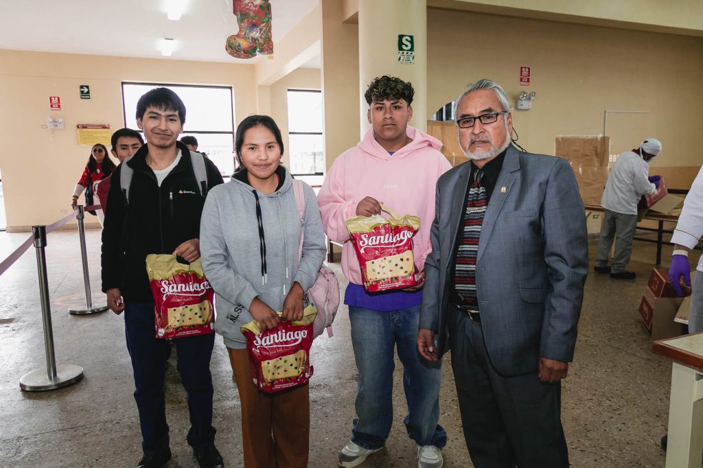 DESAYUNO NAVIDEÑO ANTONIANO 2025 REAFIRMA COMPROMISO DE LA UNSAAC CON SUS ESTUDIANTES