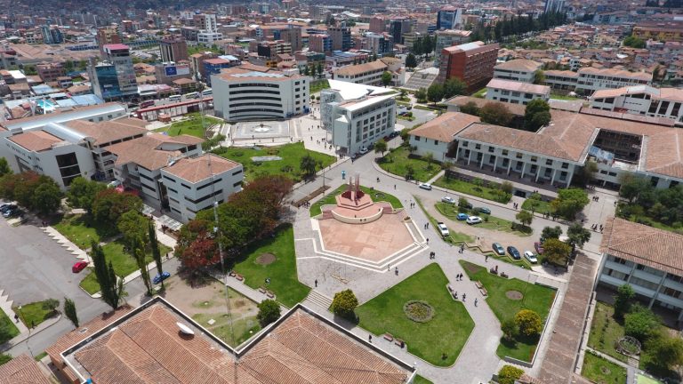 LA UNSAAC RATIFICA SU LICENCIAMIENTO INSTITUCIONAL Y EJECUTA PLAN INTEGRAL PARA SUBSANAR OBSERVACIONES TÉCNICAS DE SUNEDU